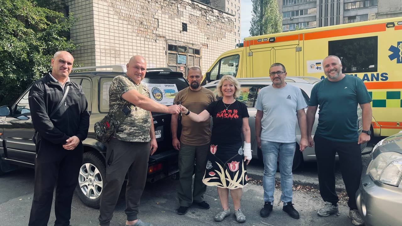 Данія і Фінляндія передали 9 швидких, 7 позашляховиків, 5 пасажирських автобусів та мотоцикл для військових