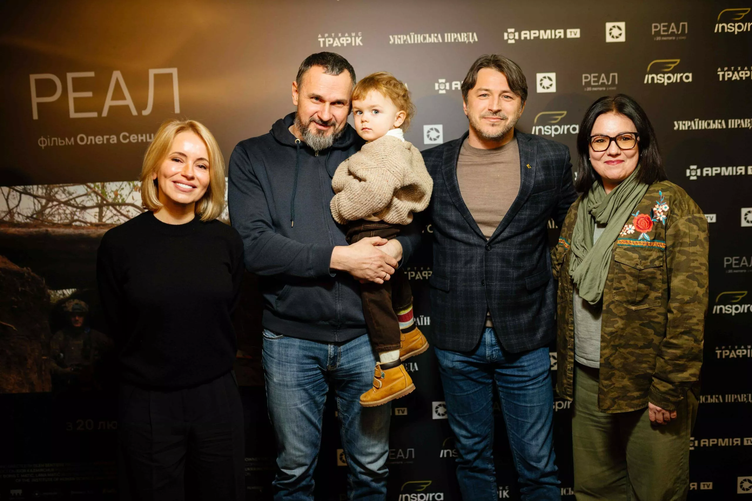 «Фільм про людей, які віддають своє життя за країну»: ведучі ICTV Оксана Гутцайт і Вадим Карпʼяк відвідали прем’єру стрічки «Реал» Олега Сенцова (ФОТО)