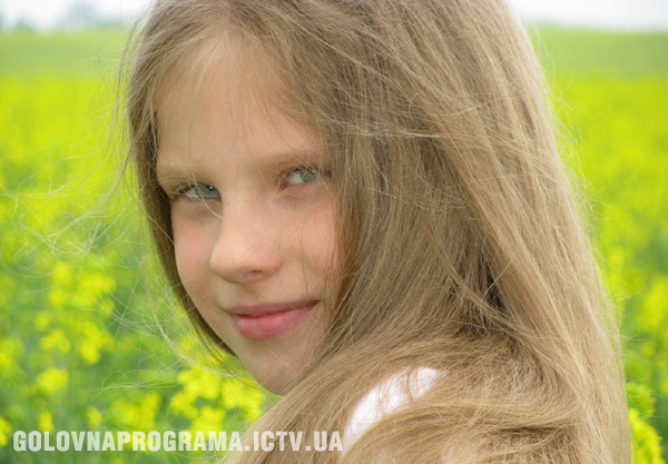 Для свого віку Алла чудово тримається перед камерою