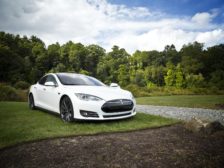 Tesla фото